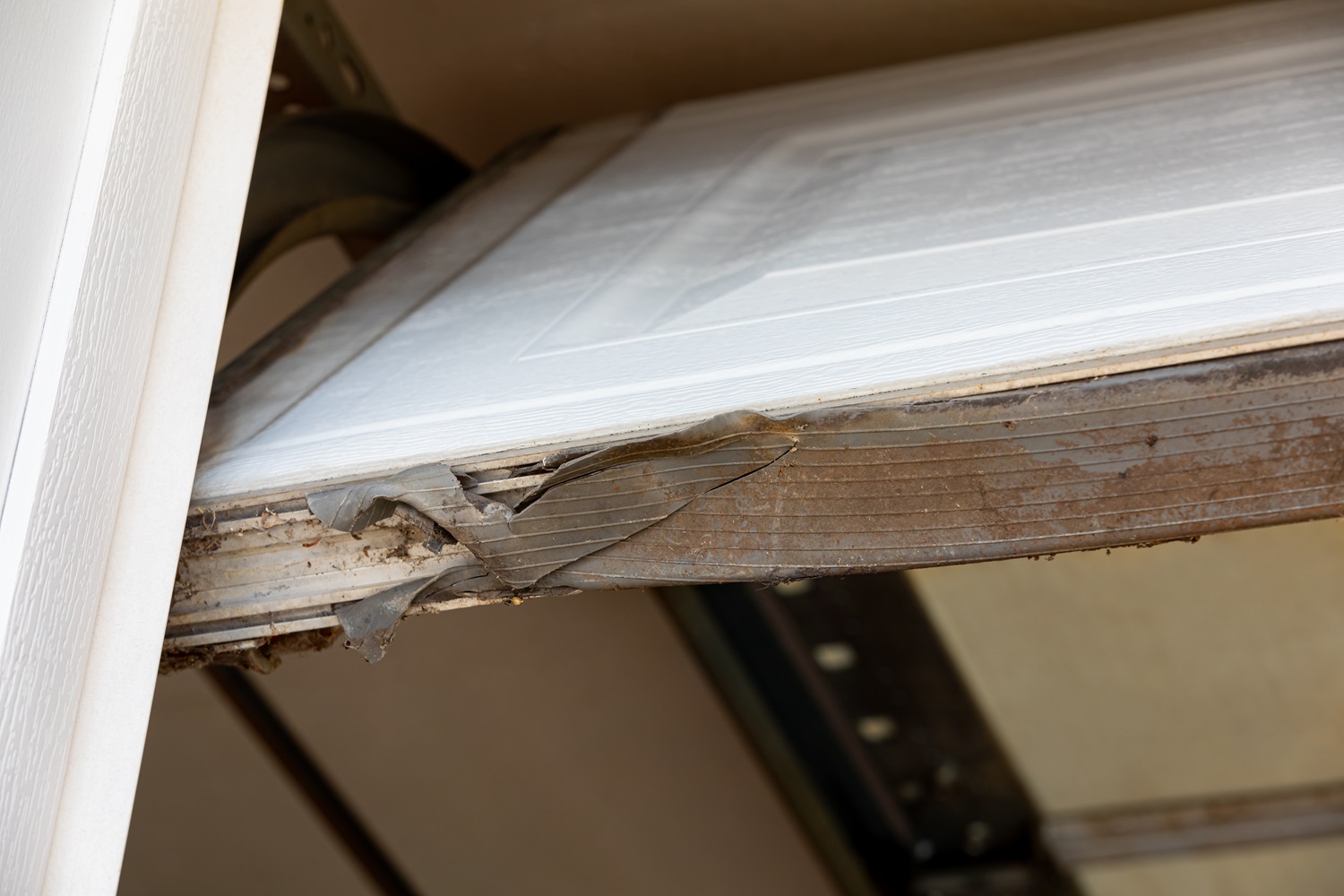 how to spot garage door seal problems
